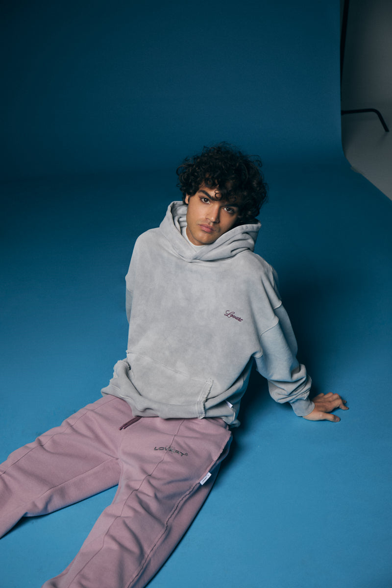 Calça jogging com nervura frontal.