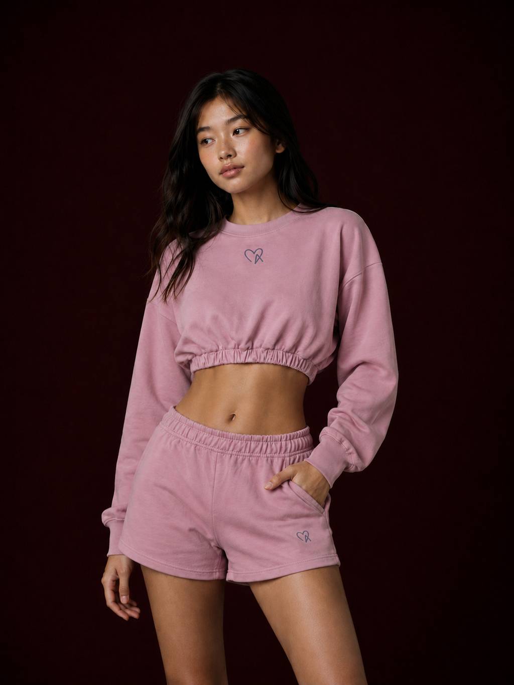 Conjunto deportivo crop con sudadera y shorts