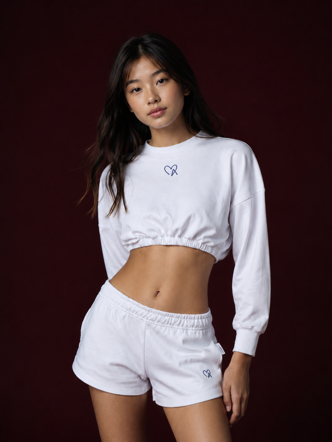 Conjunto deportivo crop con sudadera y shorts