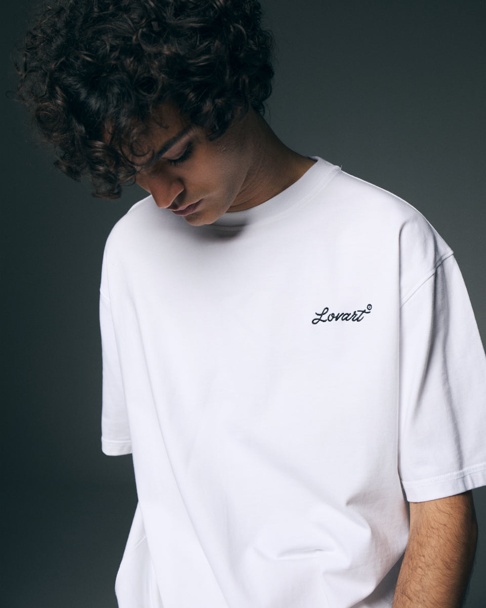 T-shirt blanca con gráfico artístico