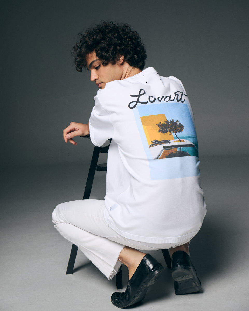 T-shirt blanca con gráfico artístico