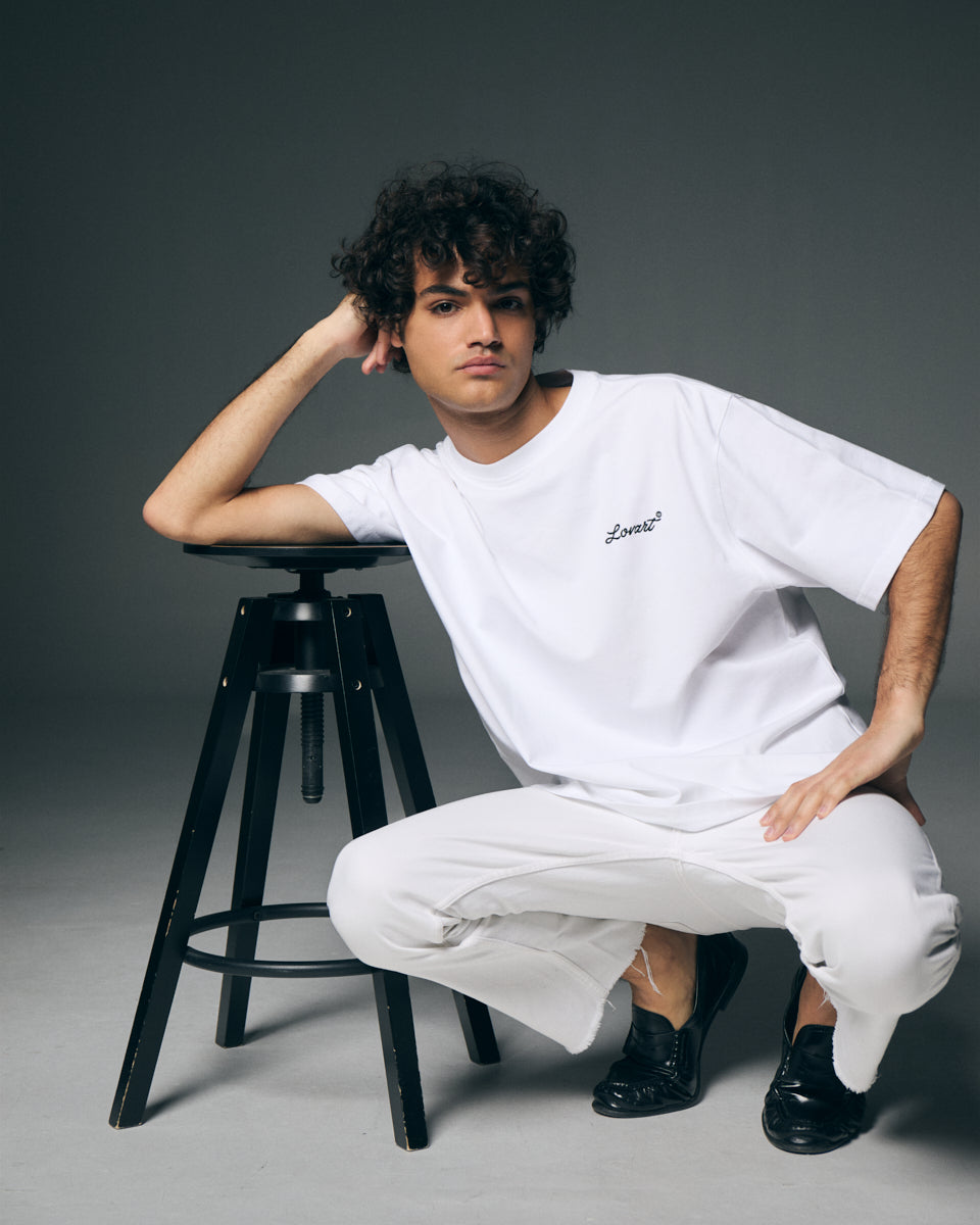 T-shirt blanca con gráfico artístico