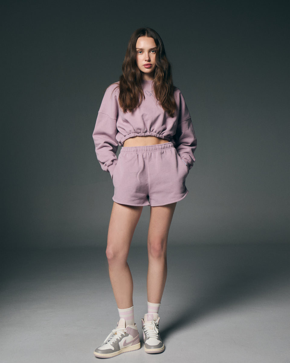 Conjunto deportivo crop con sudadera y shorts