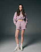 Conjunto deportivo crop con sudadera y shorts