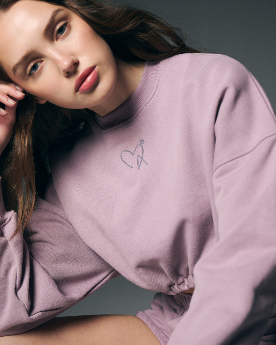 Conjunto deportivo crop con sudadera y shorts