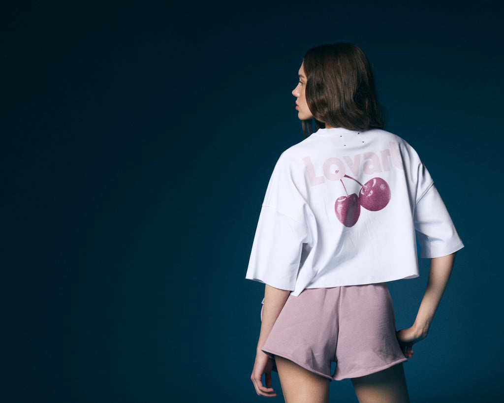 Camiseta blanca crop cerezas