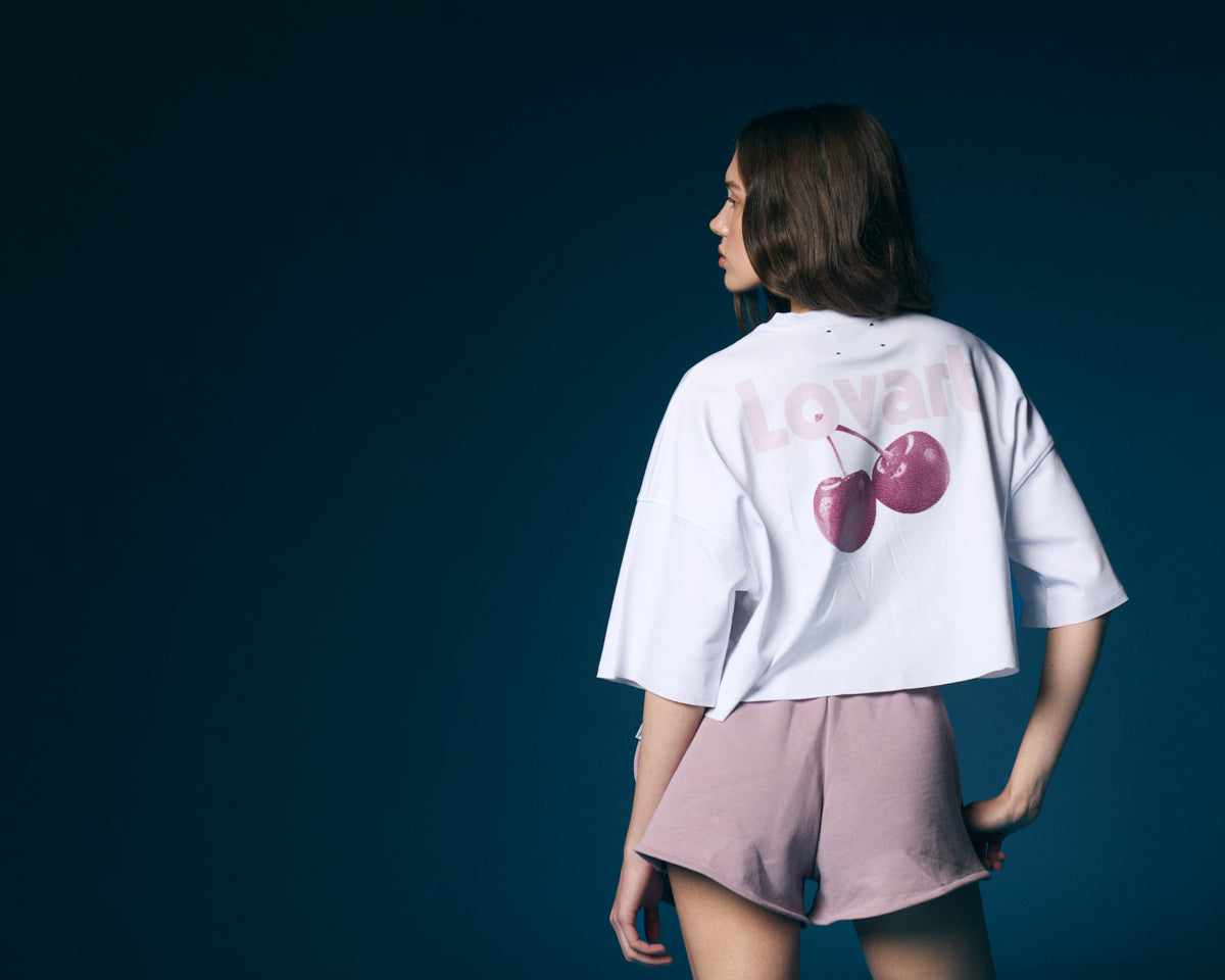 Camiseta blanca crop cerezas