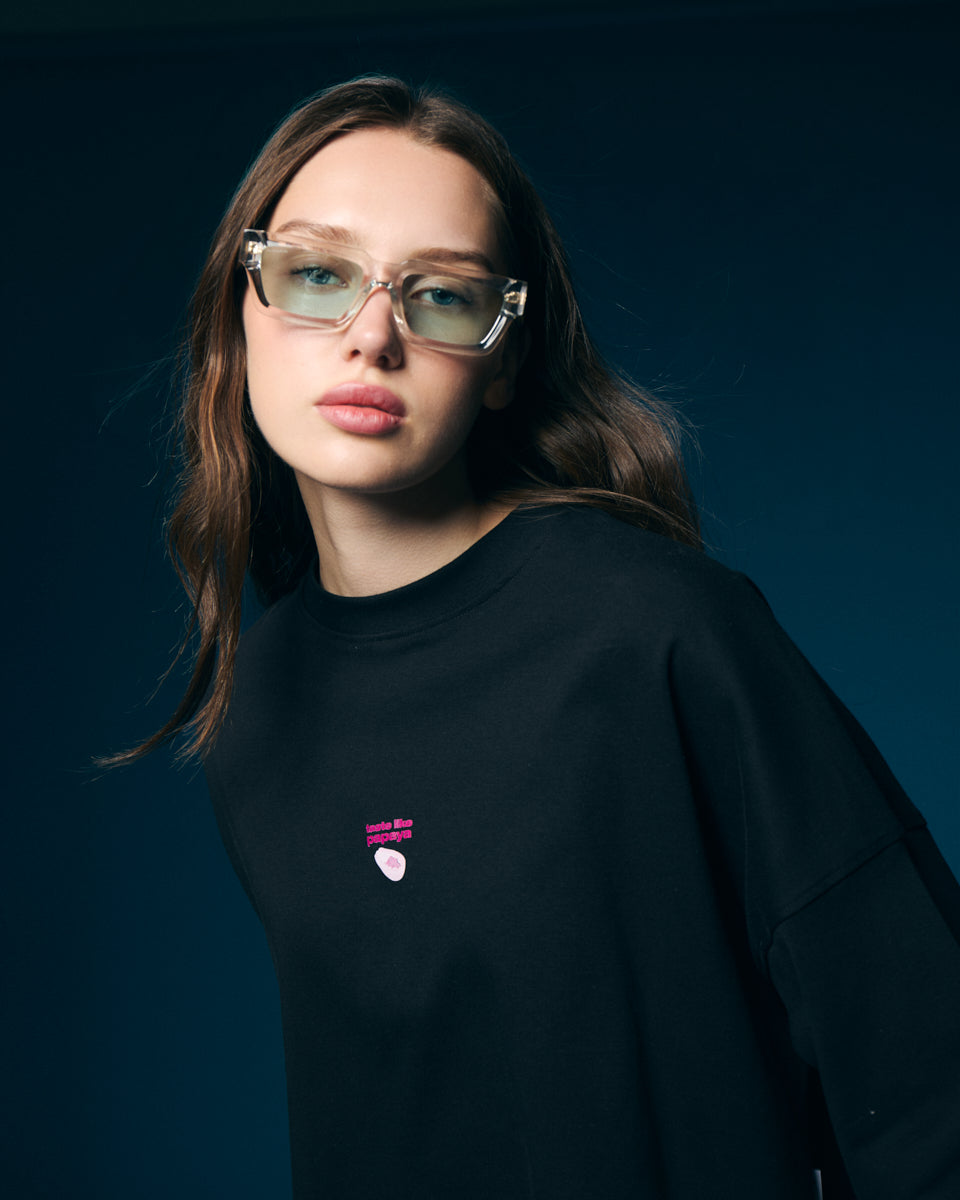 Camiseta negra crop taste like papaya