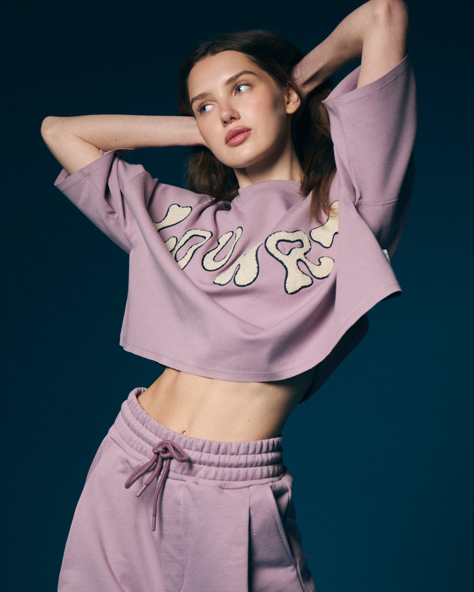 Camiseta crop violeta