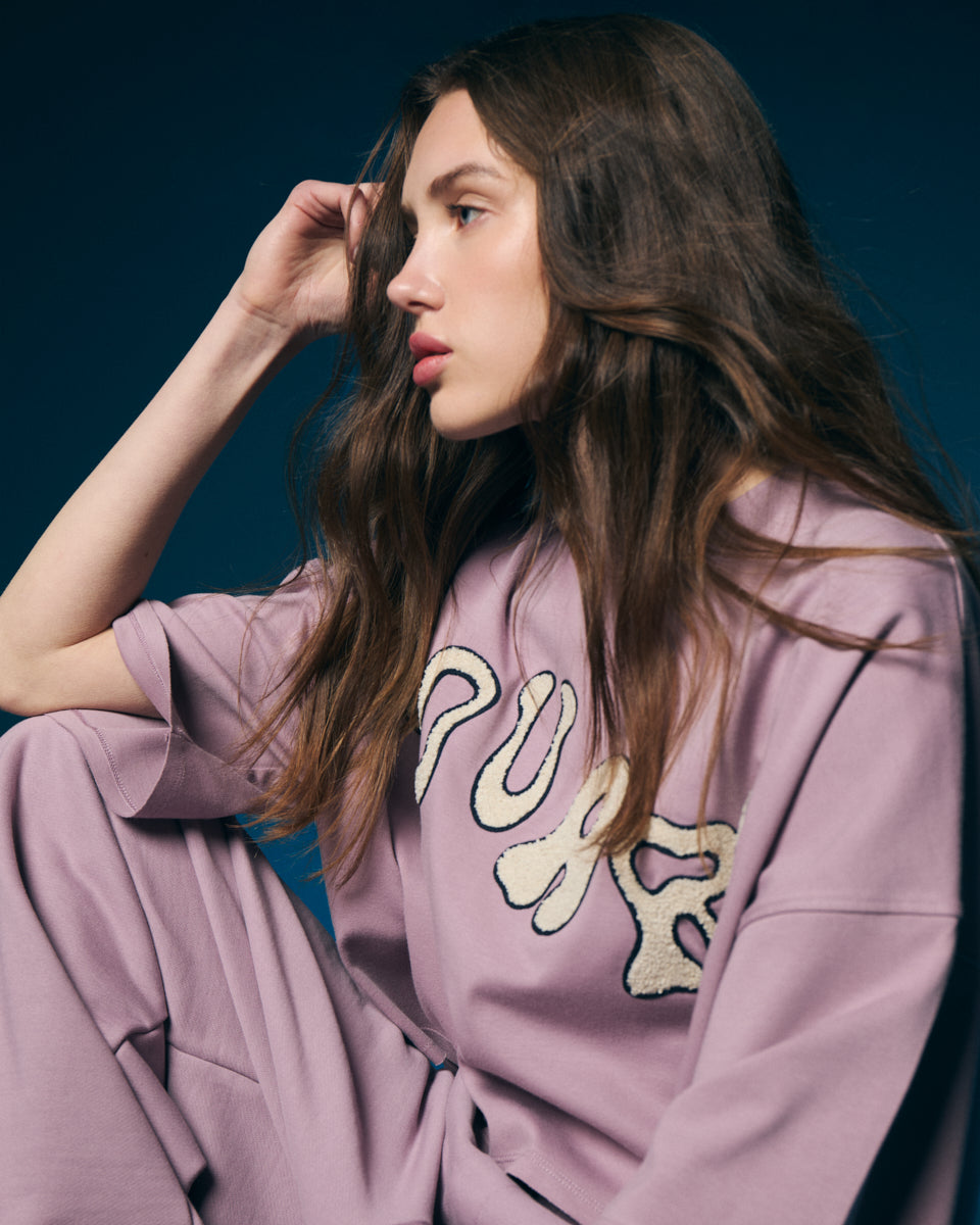 Camiseta crop violeta