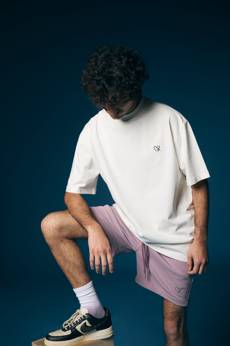 Bermuda jogging con bordado.