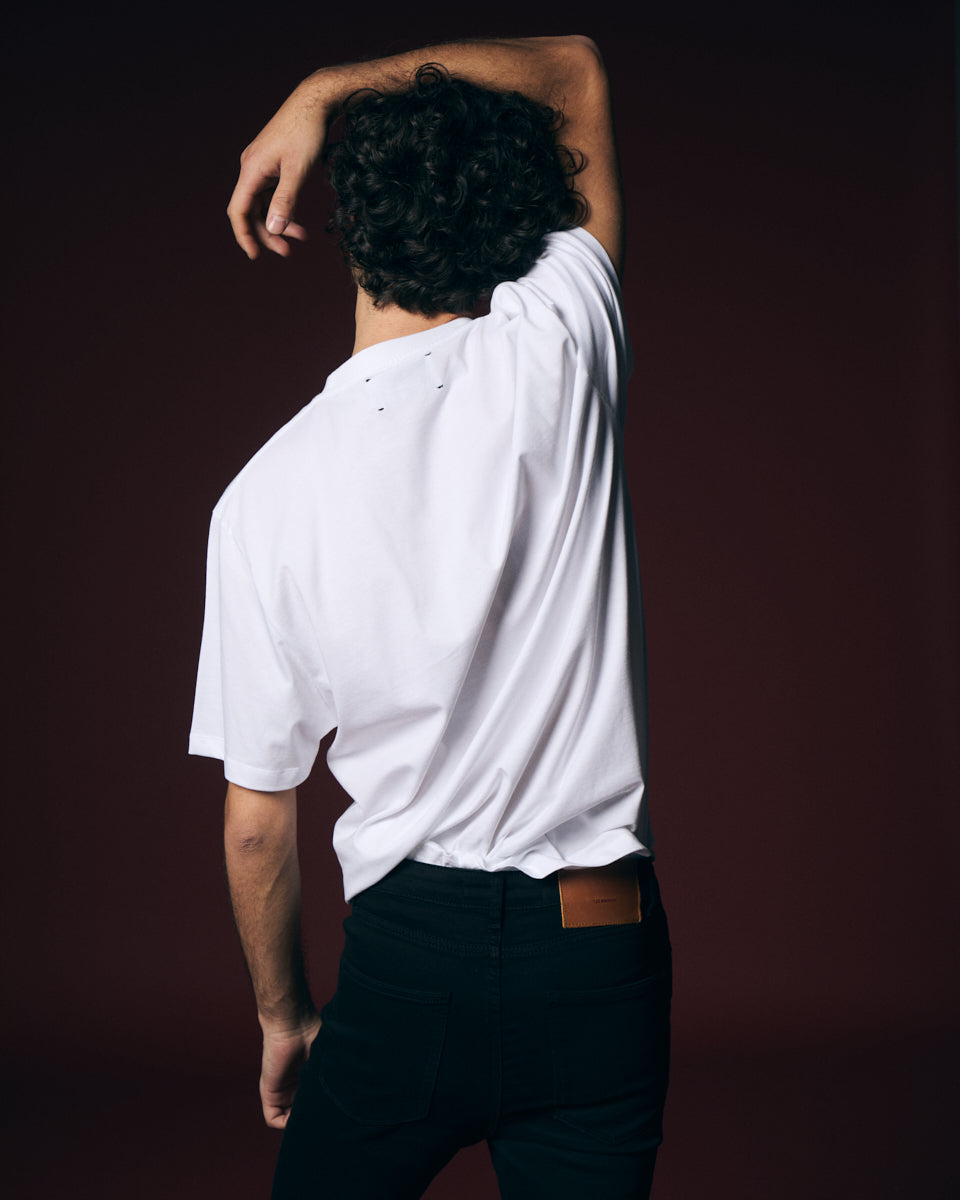 T-shirt blanca con bolsillo