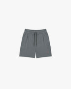 Bermuda jogging con bordado.