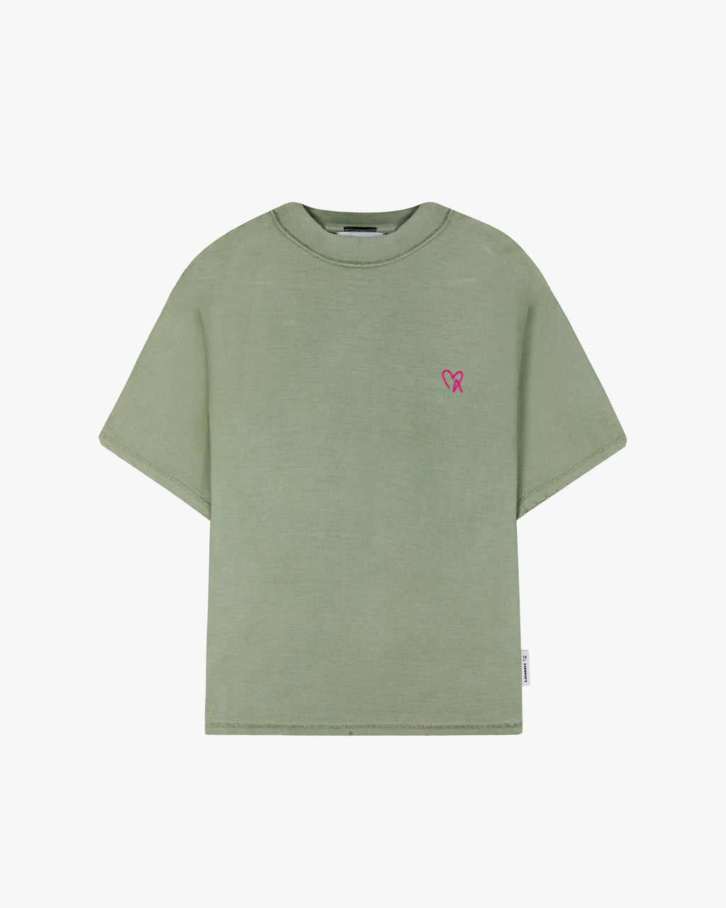 T-shirt verde, bound by tradition.